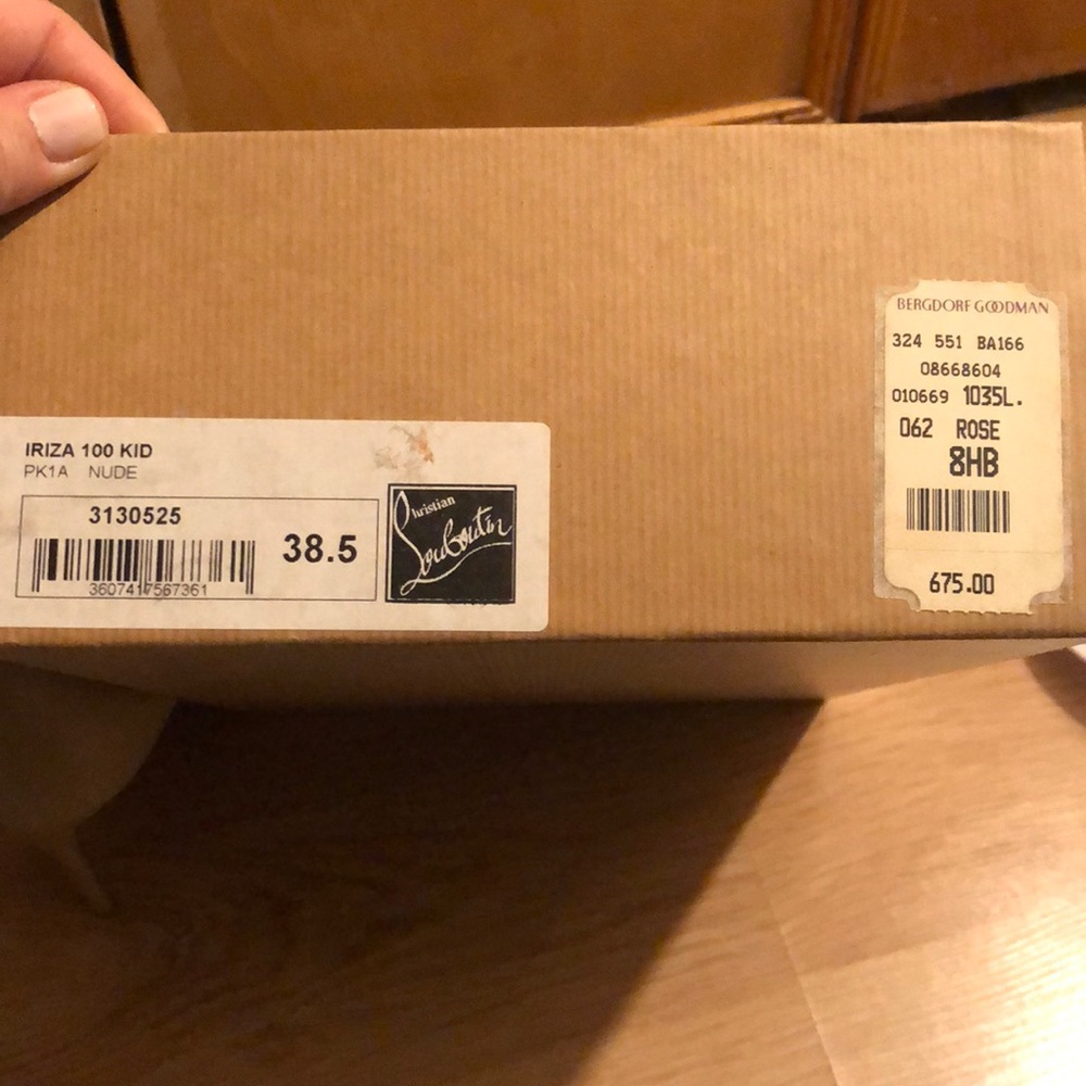Authentic Louboutin nude heels - Picture 7 of 8